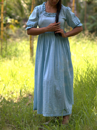 VINTAGE CLASSICS Victorian Masquarade Dress Blue Frills&Falls