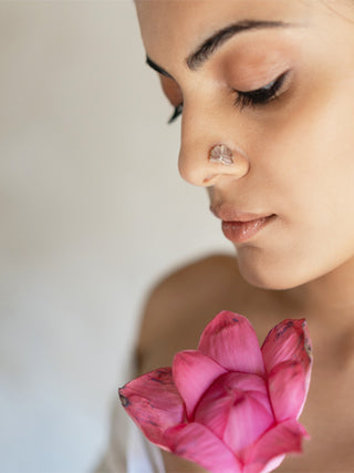PICHWAI Rose Quartz Lotus Nose Pin Baka