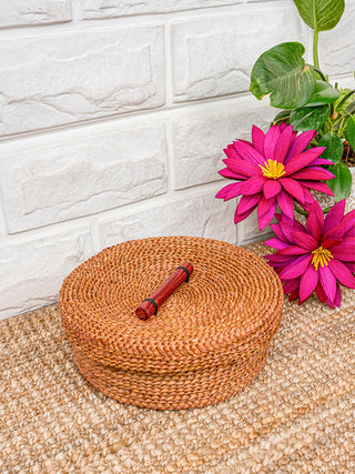Hoglapata Round roti basket with wooden handle  Natural Artzyme