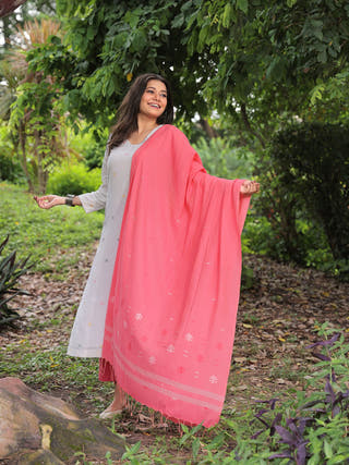 Off White Pink Jamdani Handwoven Pure Cotton Kurta Set With Dupatta