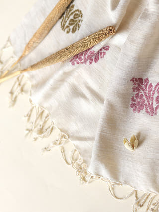 Silk Scarf With Pink And Green Foral Motifs In White Arras