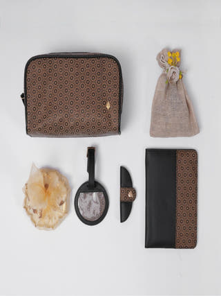 The Voyagers Vegan Leather Gift Set | Black