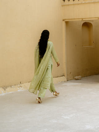 Avyaya Neon Green Handloom Tissue Kurta Pant Set With Dupatta