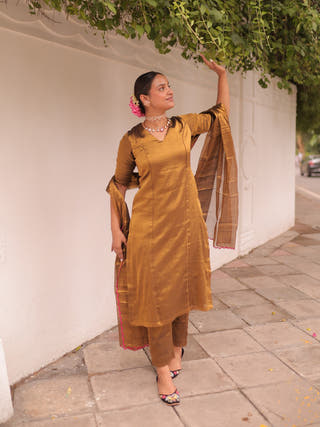 Swarnaya Golden Handloom Tissue Kurta Pant Set With Dupatta