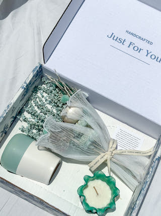 Seaside Escape Gift Box