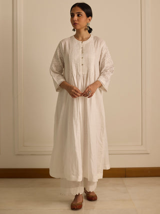 Pintucks And Yoke Kurta White Vasstram