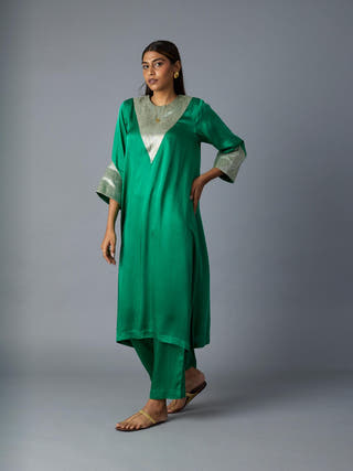 Tikona Kurta Set | Green