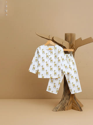 The Curious Giraffe Unisex Nightdress