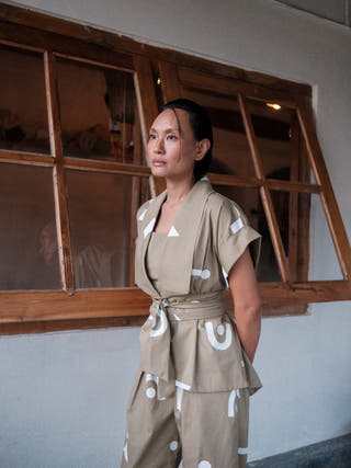 Khaki Triangle Printed Berlin Shawl Collar