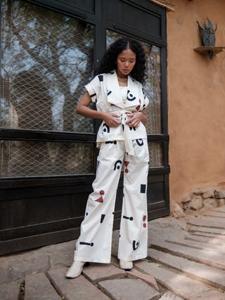 Ecru Triangle Printed Berlin Shawl Collar