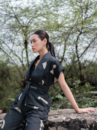 Black Triangle Printed Berlin Shawl Collar