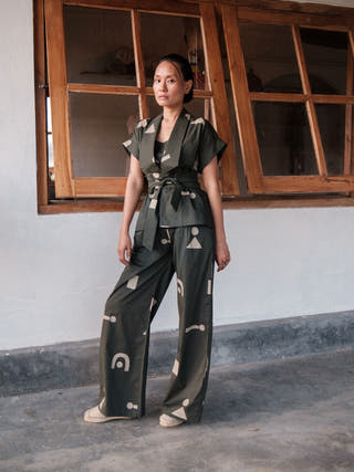 Deep Green Triangle Printed Berlin Shawl Collar