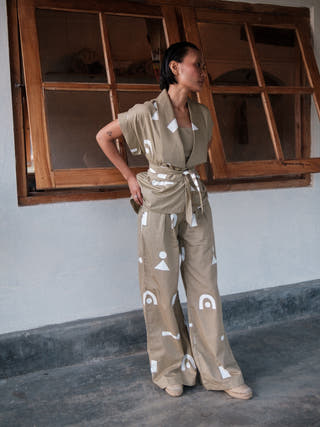 Khaki Triangle Printed Berlin Shawl Collar