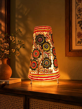 Flowers Tholu Table Lamp