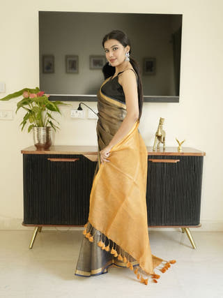 Grey Tissue Linen Saree With Golden Zari Pallu