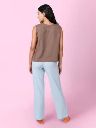 Vezee Sleeveless Brown V-neck Top