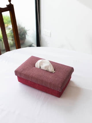 Titian Tissue Box Maroon Veaves