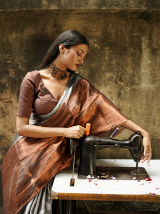 Chandi Aur Tamba Silver & Copper Handloom Tissue Saree