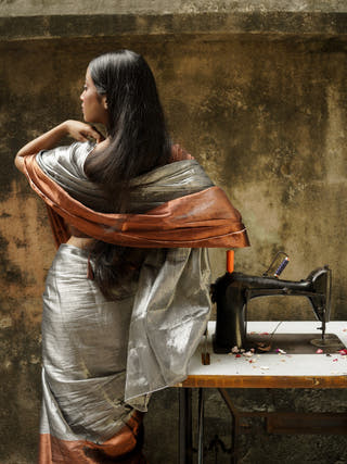 Chandi Aur Tamba Silver & Copper Handloom Tissue Saree