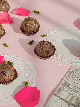 Rose Pista Truffles 6pcs The Mint Enfold