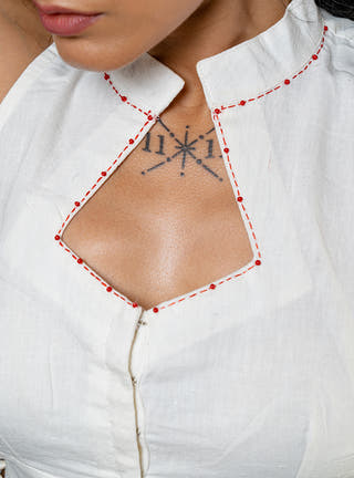 Shvet Incut Blouse White Prathaa