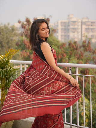 Roohi Mrida Dabu Red Cotton Saree