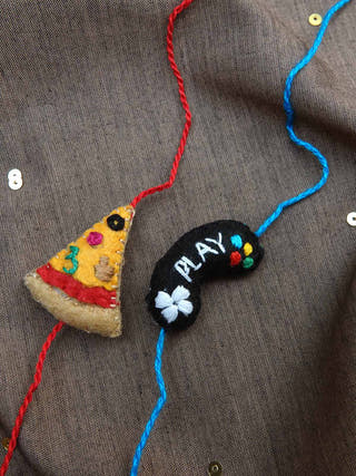 Game console & Pizza Rakhi - Set of 2