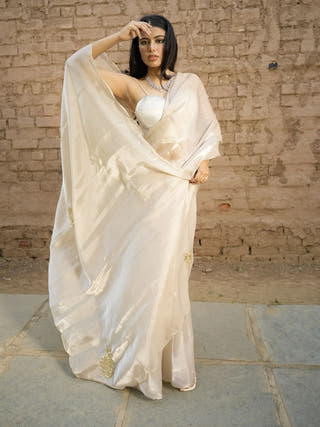 Ivory & Gold Dual-Tone Saree for Timeless Elegance