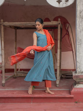 Handloom Grey Pure Cotton Jamdani Kurta Set With Dupatta