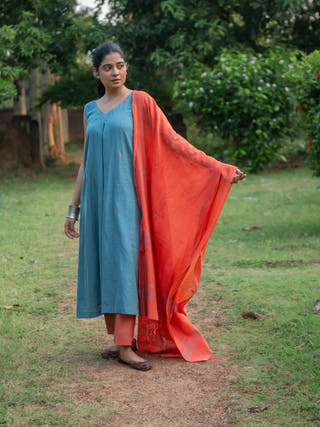 Handloom Grey Pure Cotton Jamdani Kurta Set With Dupatta