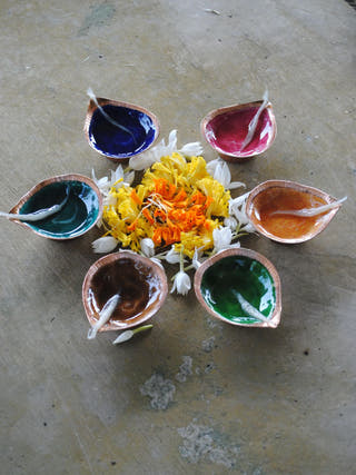Teardrop Solid Colour Plain Diyas | Set of 6