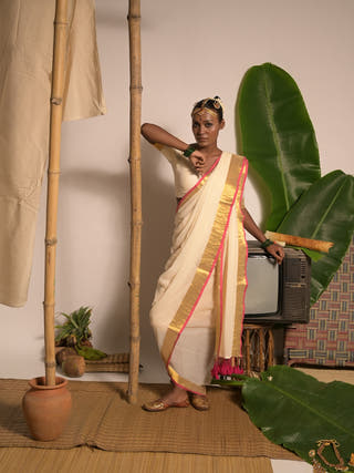 Chandralekha Off White Mul Cotton Handwoven Saree