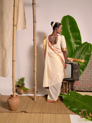 Chandralekha Off White Mul Cotton Handwoven Saree