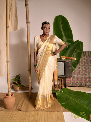 Swarnamaya Off White Mul Cotton Handwoven Saree
