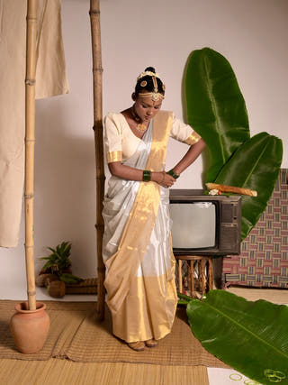 Kanakvarna Metallic White And Gold Tissue Saree