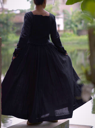 VINTAGE CLASSICS Wanderers Soul Dress Black Frills&Falls