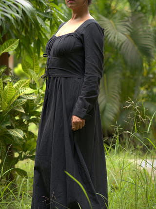 VINTAGE CLASSICS Wanderers Soul Dress Black Frills&Falls