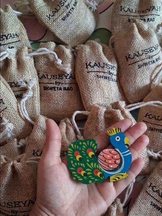 Traditional Hand Painted Peacock Magent - Set of 5