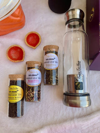 Elegant Glass Infuser & Organic Handcrafted Tea (Set of 3) Premium Gift Set