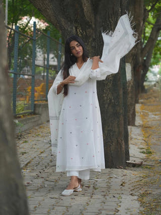 Handloom White Pure Cotton Heart Shape Jamdani Kurta Set With Dupatta