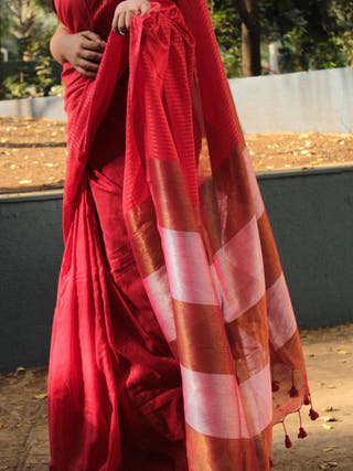 Red Taare Sitare Saree