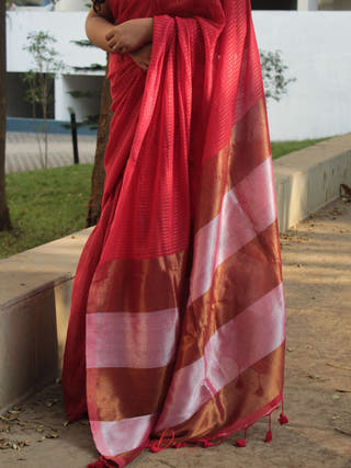 Red Taare Sitare Saree