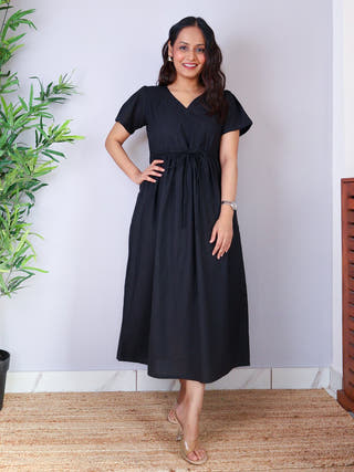 flex cotton dress Off-white flex cotton dress with floral embroidery and crochet lace de MyBudgetStore.in