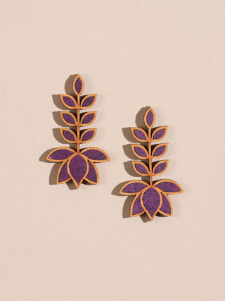 Wood Leaf Motif Earrings Purple WHE