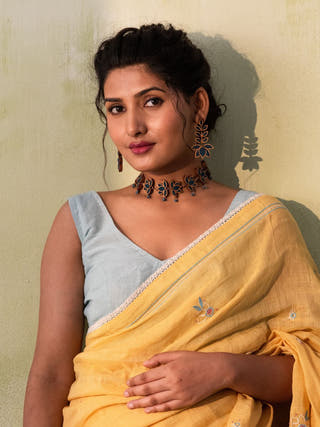 Wood Leaf Motif Earrings Teal WHE