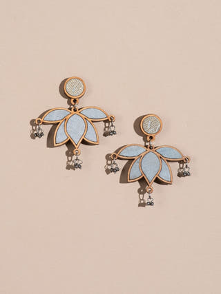 Wood Lotus Earrings Greyish Gold WHE