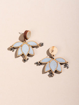 Wood Lotus Earrings Greyish Gold WHE