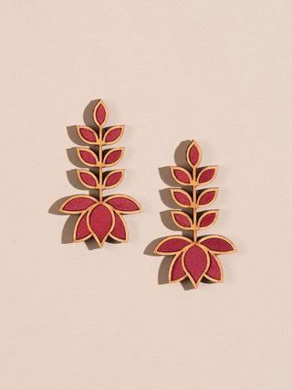 Wood Leaf Motif Earrings In Red WHE