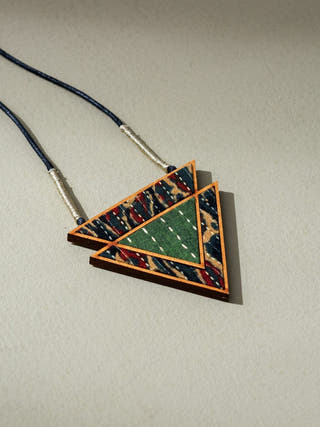 Wood Triangular Necklace Green WHE