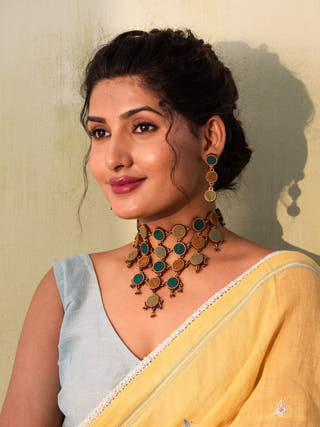 Wood Necklace With Green Shades WHE